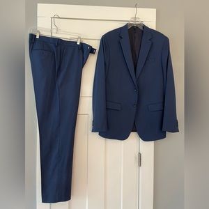 Like-new Banana Republic suit (Jacket 40R, Trousers 33x32)